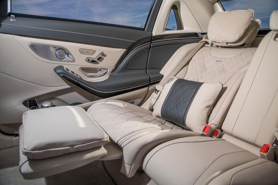 Интерьер Mercedes-Maybach S650 (X222) 2017 года  (NA) (фото 37 из 40)